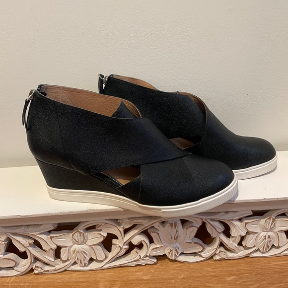 Linea Paolo Faith Wedge Black Leather Comfort Styling Sporty Soles Size 10 - Picture 2 of 9